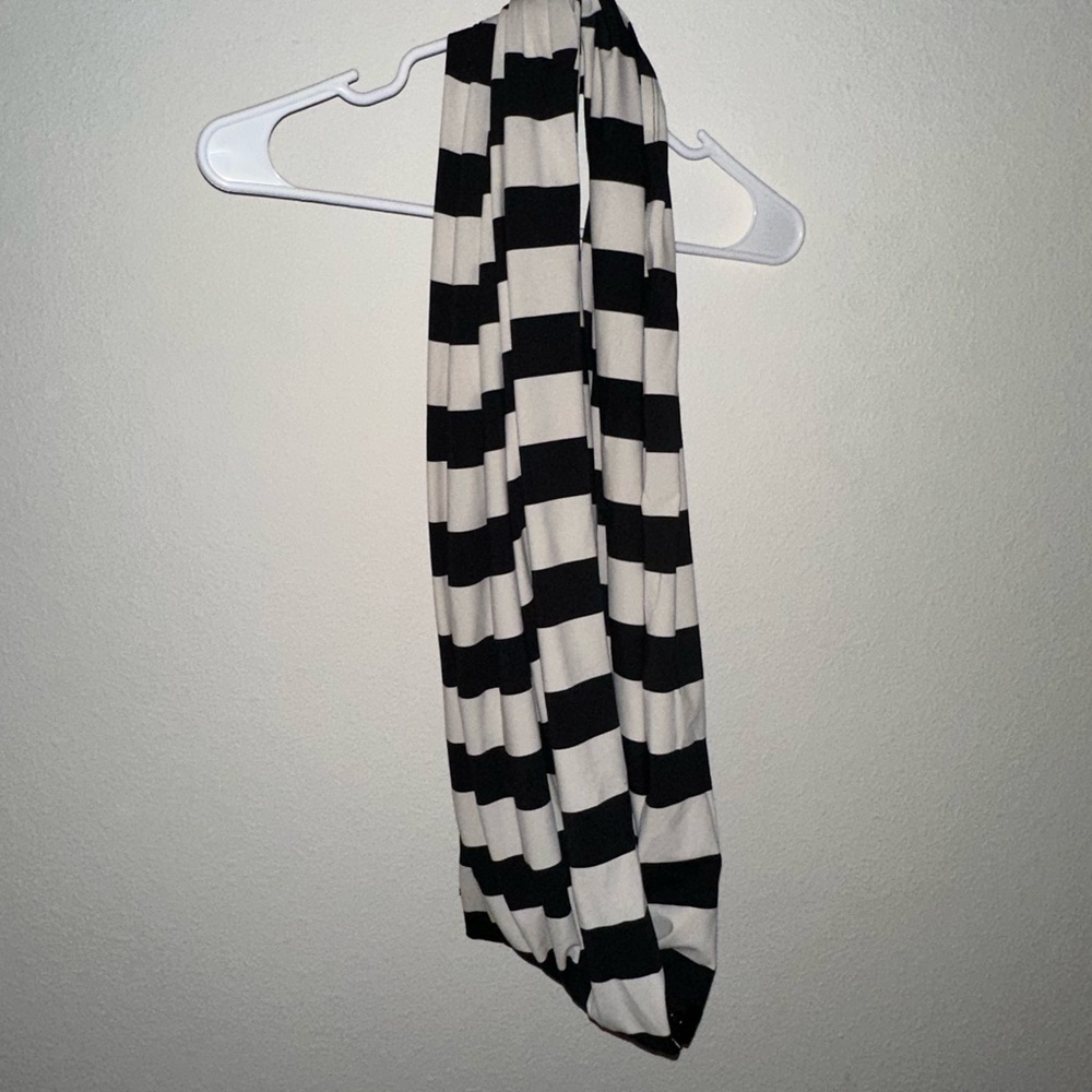 Lululemon Vinyasa Scarf, Black and White, OS